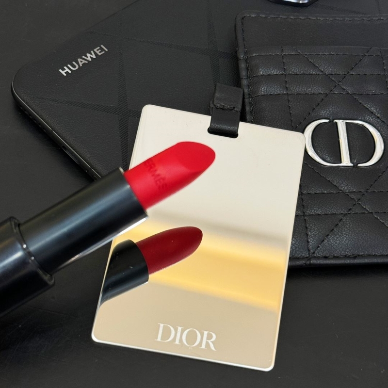 CHRISTIAN DIOR